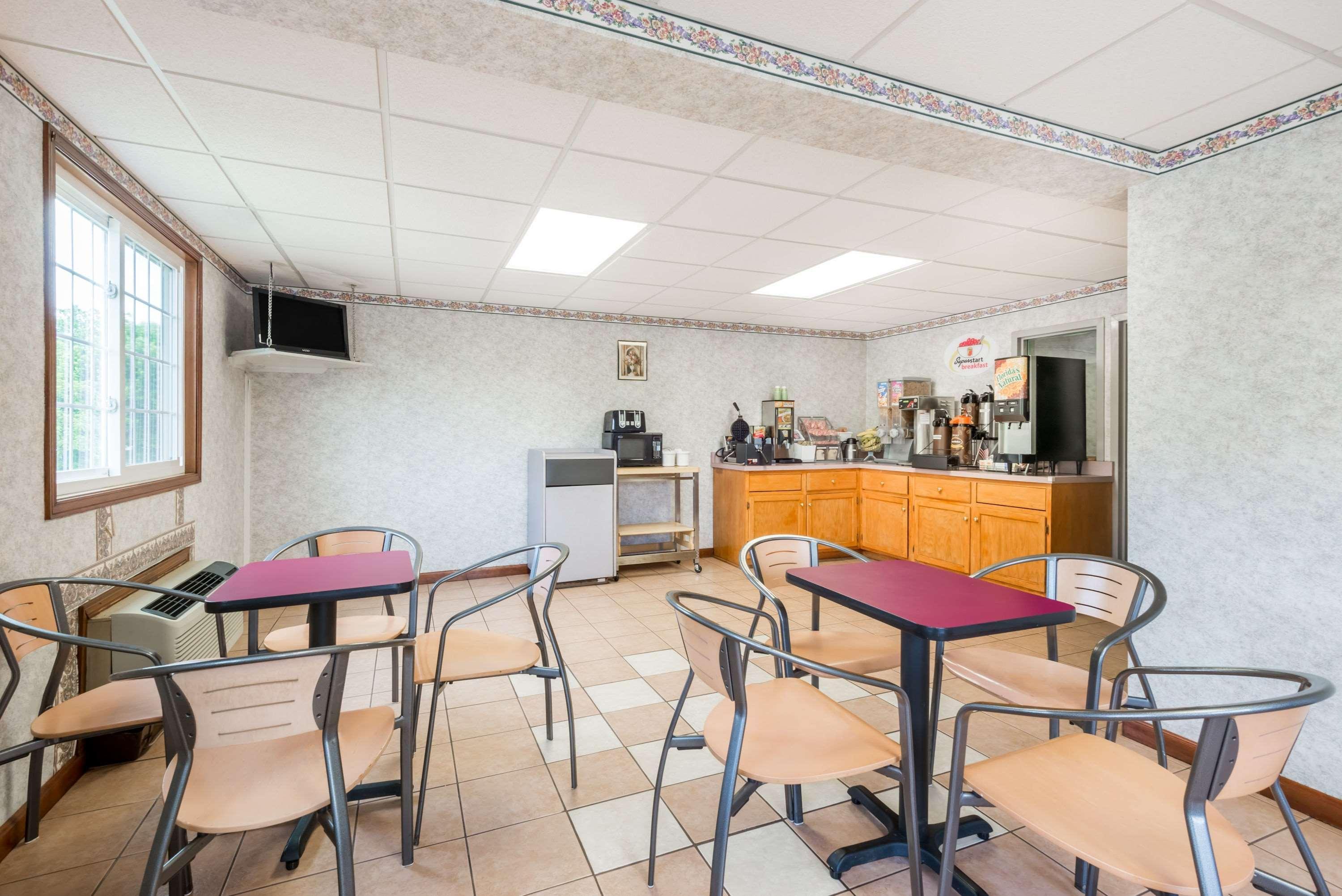 Super 8 By Wyndham Hancock Md Eksteriør bilde
