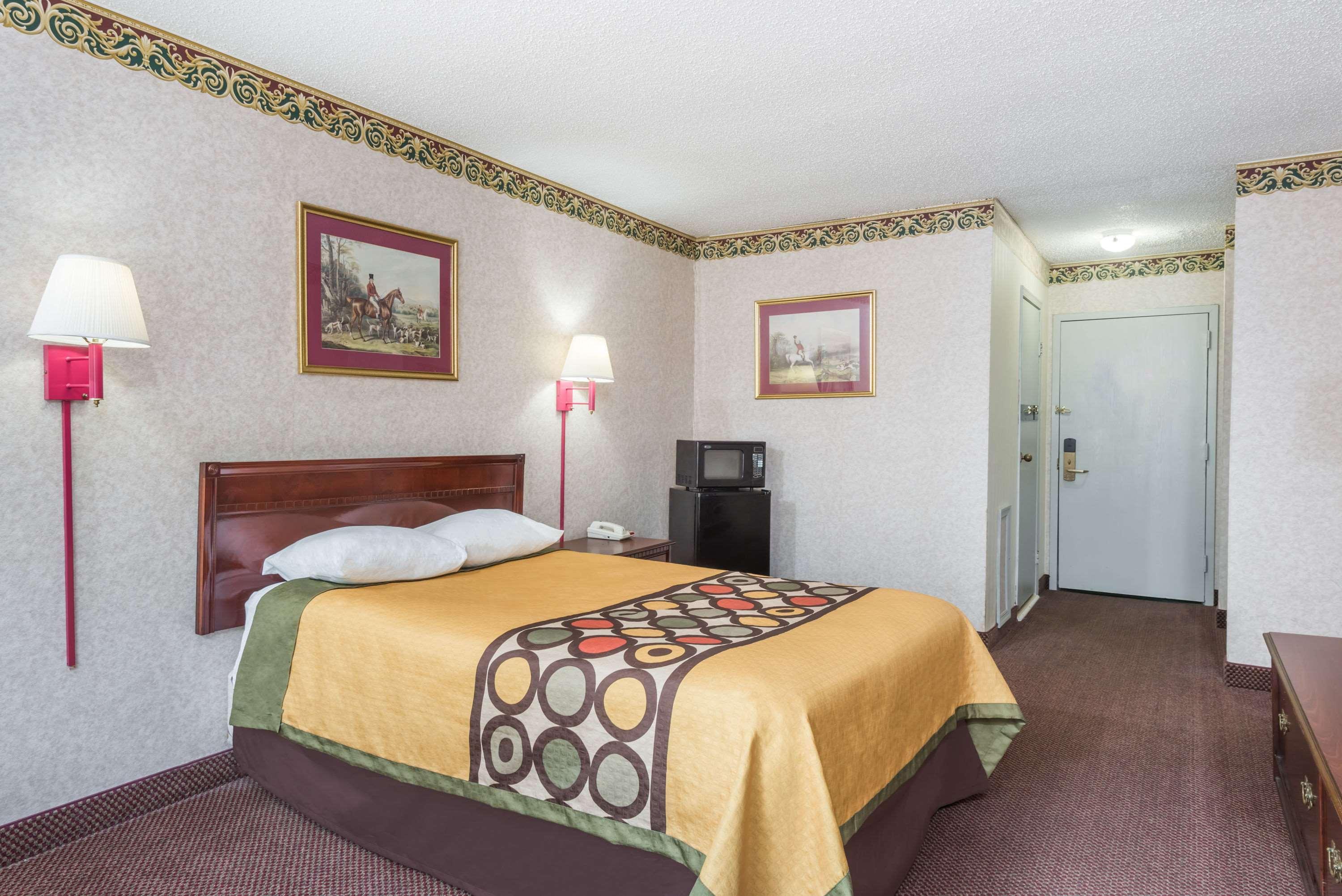 Super 8 By Wyndham Hancock Md Eksteriør bilde